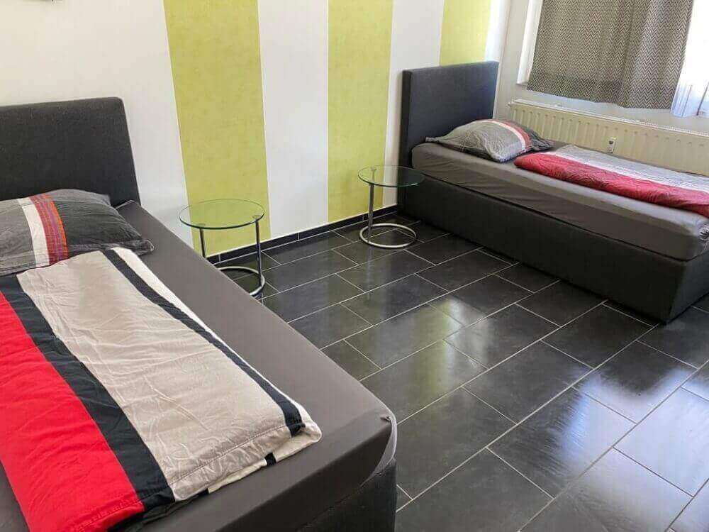 Agentur Monteur-Wohnung/-Zimmer Sindelfingen/Böblingen ... gut&günstig Fam. Böhm 71063 1618007885