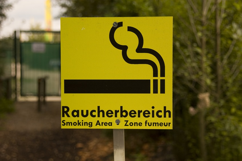 Bedürfnisse von Monteuren, Berufsreisenden und Handwerkern auf Montage Raucherzone Smoking Area Zone Fumeur