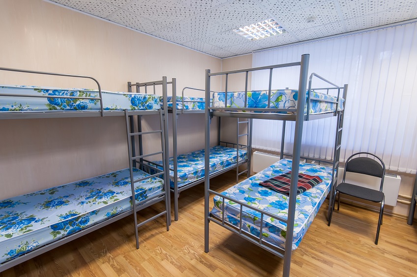 Monteurwohnung Monteurwohnungen finden vermieten Mehrbettzimmer Schlafsaal Hochbetten aus Metall