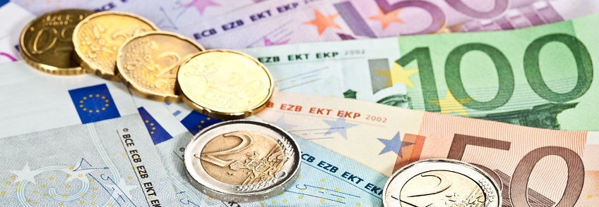 Rechtsschutzversicherung für Vermieter von Ferienwohnungen und Monteurszimmern Geld Euro Euros
