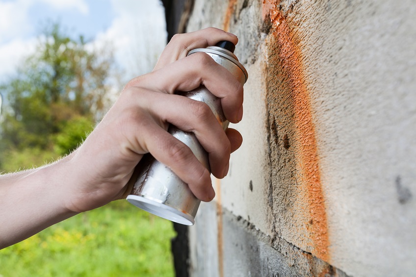 Rechtsschutzversicherung für Vermieter von Ferienwohnungen und Monteurszimmern Graffitisprayer Graffiti